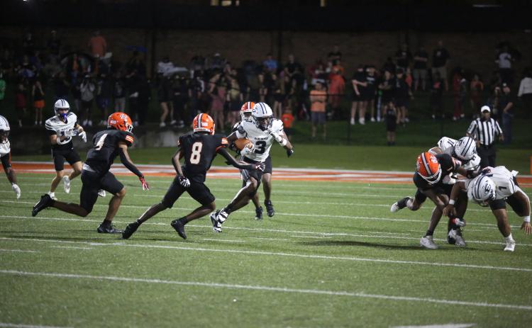 No. 3 D.K. Winn runs with the ball during Elbert County's 51-20 loss to Hart County Aug. 15. (Photo by Bo Underwood)