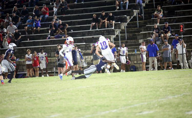 Cornerback Runt Mattox makes a tackle in Elbert County’s 27-0 win over Oglethorpe County on Sept. 19. (Photo by Bo Underwood)