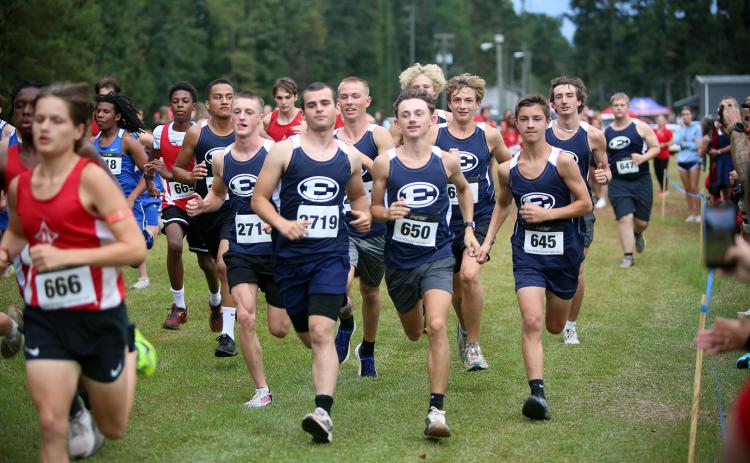Elbert County cross country runners run in Elbert’s home meet on Sept. 25. (Photo by Bo Underwood)
