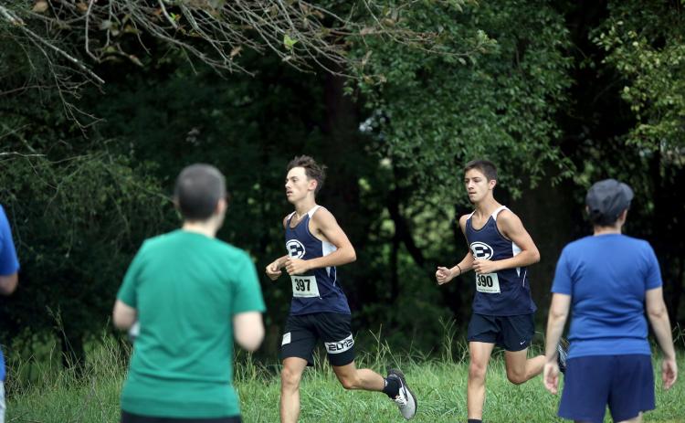 Dakota Toole (left) and Eli Alexander (right) were Elbert’s top runners at GHSA sectionals. (Photo by Bo Underwood)