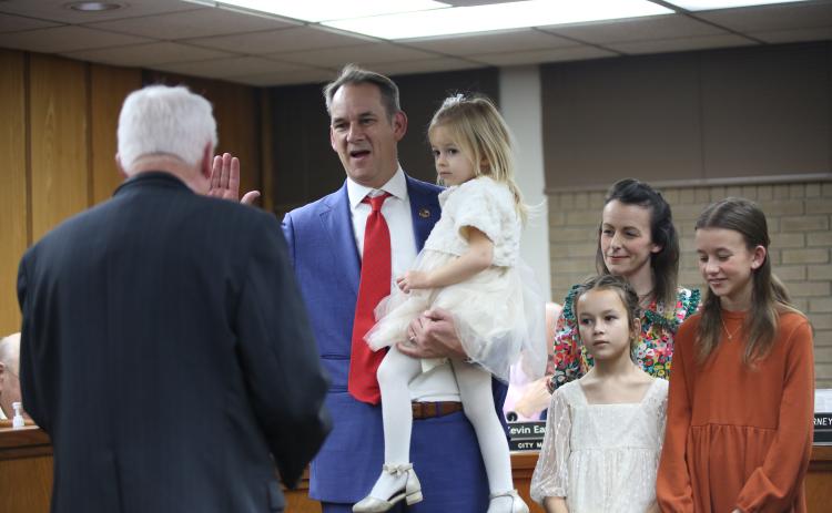 R. Daniel Graves is sworn in by Carey Butler. (Photo by Bo Underwood)