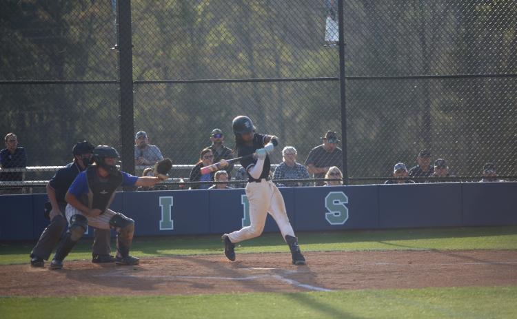 Cheyvis McLendon hits the ball. (Photo by Bo Underwood)