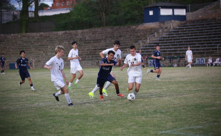 Ronny Medellin tries to break away from defenders. (Photo by Bo Underwood)