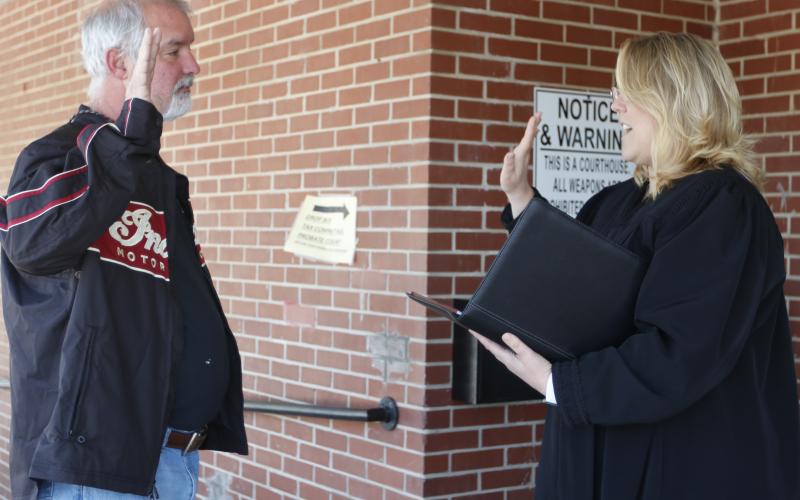 Elbert County Probate Court Judge Stephanie Hewell (right) swore in Bowman City Councilman Christopher Johnson outside Hewell’s office last week. (Photo by Scoggins) 
