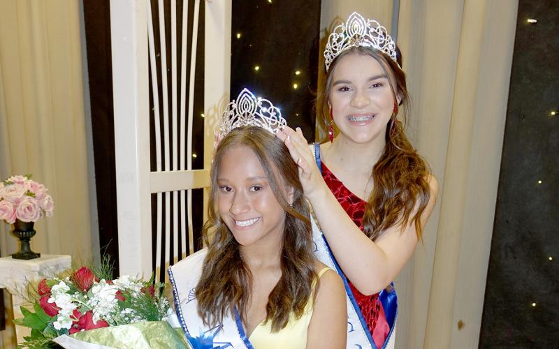 Crowning Miss ECMS 2023 A new Miss ECMS was crowned Saturday during the annual pageant at Elbert County Middle School. Pictured above are Miss ECMS 2023, I’Jianah Whiten, being crowned by Miss ECMS 2022, Leah Higginbotham. 