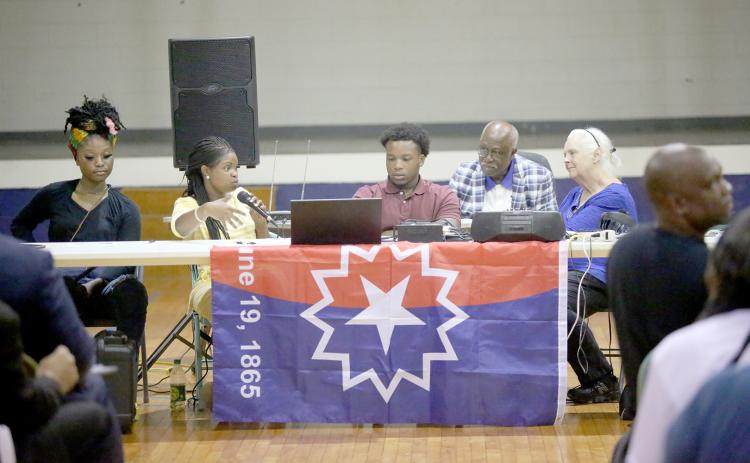 Juneteenth round table speaker Anissa McIntosh (second from left) speaks to a crowd in the Mill Street Gym during the event hosted by the Martin Luther King Jr. Committee June 19 as (L-R) Myiah Davis, Gilbert Fortson, John Clark and Donna Webb listen on. (Photo by Wells) 